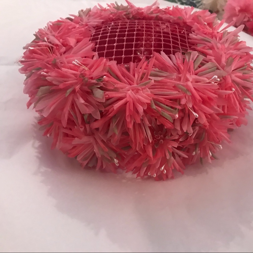Vintage 1950s pillbox hat made of straw flower